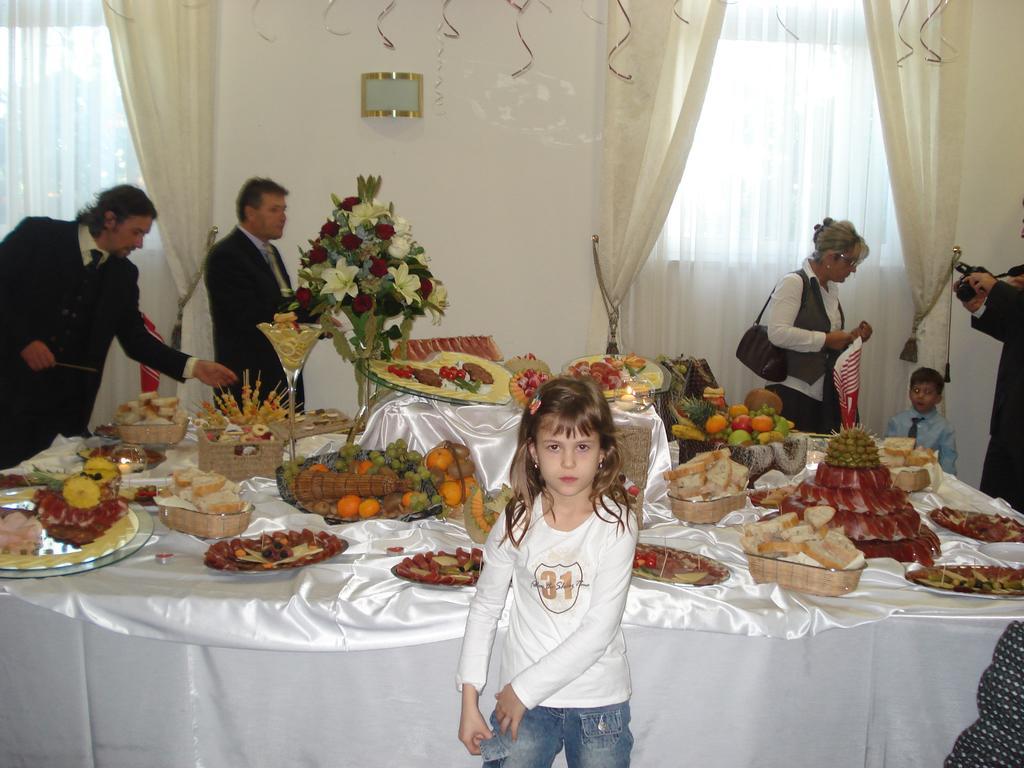 Hotel Metković מראה חיצוני תמונה